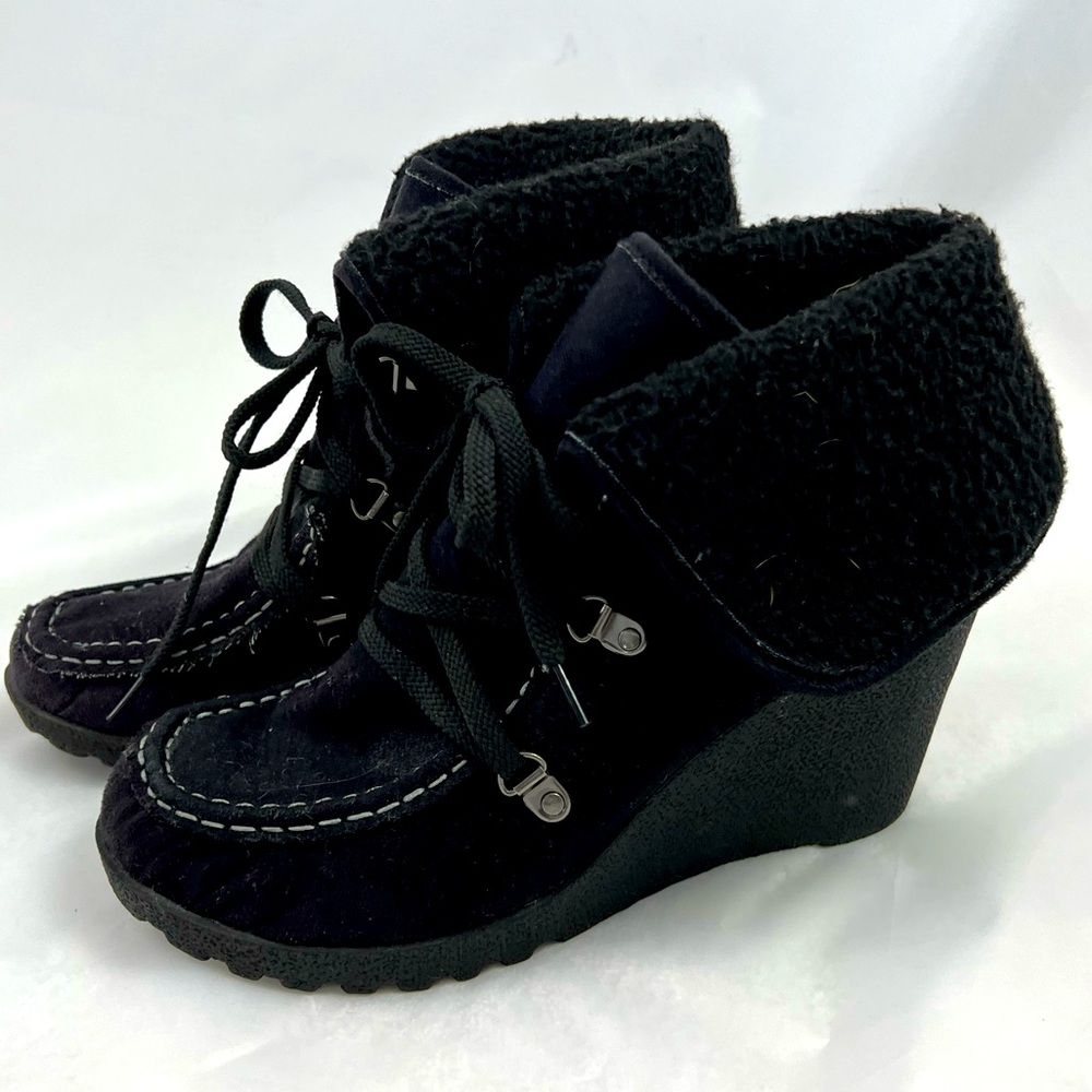 BLACK FAUX FUR WEDGE BOOTIE 8.5